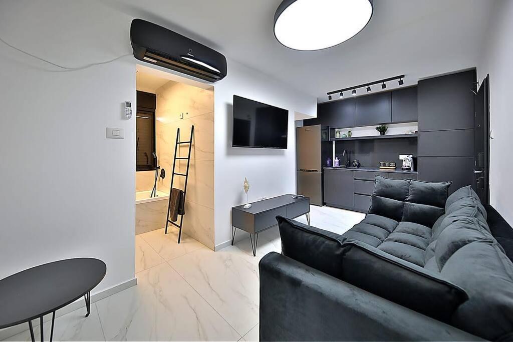 T'eo 25 suite Qiryat Yam Exterior foto