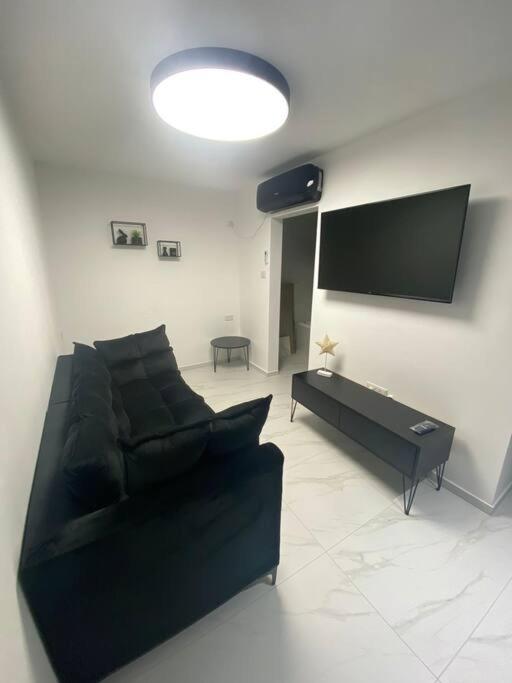 T'eo 25 suite Qiryat Yam Exterior foto